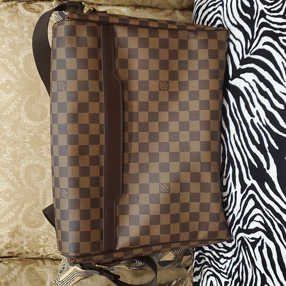 LOUIS VUITTON DAMIER PRINT MESSENGER BAG BAND NEW!!! NEVER USED!! - Picture 3 of 13